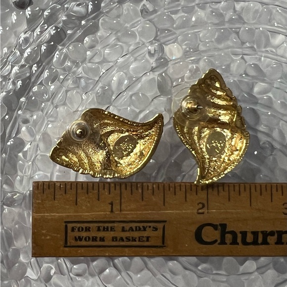 Kenneth Lane KJL For Avon 1989/unworn Conch Seashell Post 4 pierced ear Earrings - Picture 8 of 8